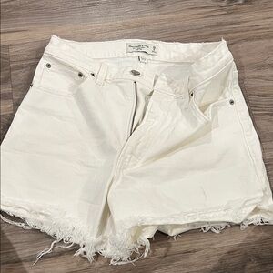 Abercrombie & Fitch Women's curve love 4” mom Jean Shorts
